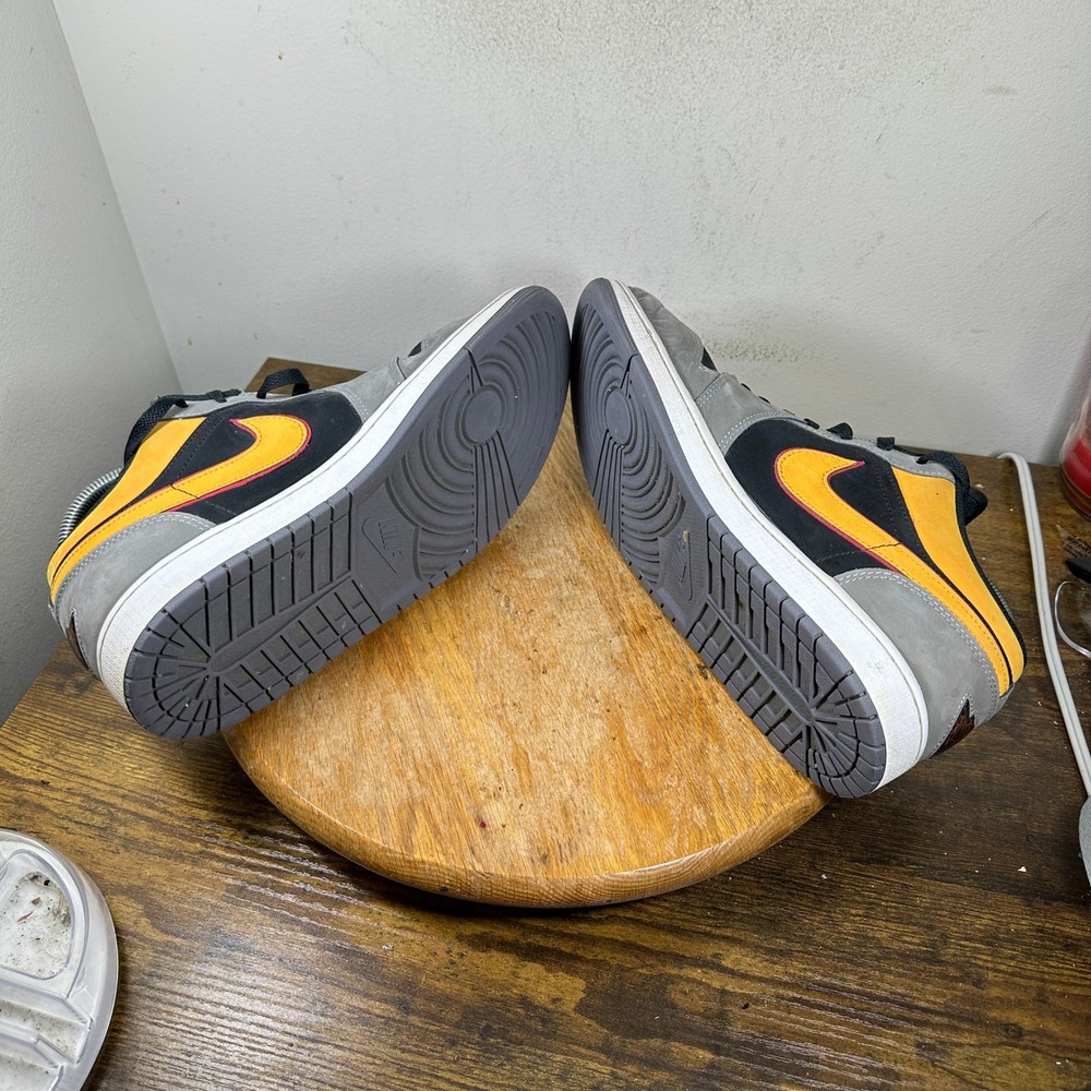Jordan 1 Low SE Black University Vivid Orange FN7308-008 Mens Size 11 - Picture 8 of 9